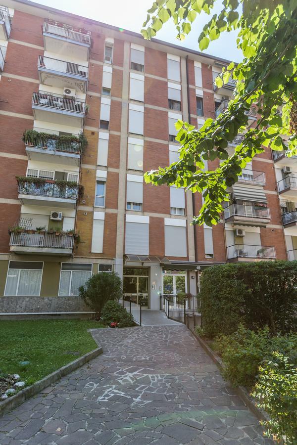 Linate Airport Apartment Milão Exterior foto